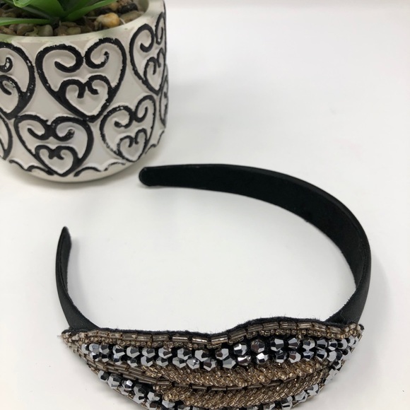 Fashion Accessory - Picture 4 of 4